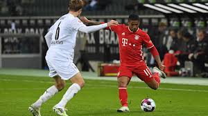A listavezető borussia mönchengladbach és a címvédő bayern münchen összecsapásának első félidejében hiába játszott óriási fölényben a bajor együttes, hiába veszélyeztette jóval többet a kaput (az egy hazai kapura lövési kísérlet mellett 15 münchenit jegyezhettünk fel), nem sikerült gólt szereznie. Borussia Monchengladbach Fc Bayern Munchen