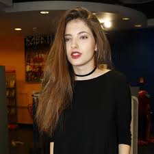 Последние фильмы, в которых принял участие sára sandeva: Neni To Mala Holka Z Ulice Sara Sandeva Kandiduje Na Nejvetsi Kost Expres Cz
