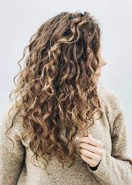 كيف تستخدمين زيت الخروع لزيادة كثافة الشعر Hair Styles Curly Hair Women Curly Hair Styles Naturally