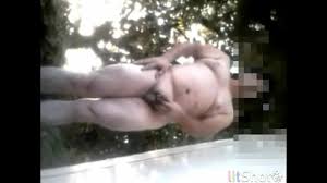 見られ好きパイパンドリチンデブが外で全裸オナします。 | bokeptube