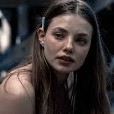 Emilia Harrington's Instagram, Twitter & Facebook