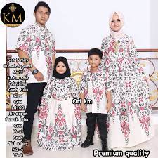 / anda tetap bisa membuat kakak. 46 Gambar Baju Couple Ayah Ibu Dan Anak Laki Laki Umur 2 Tahun Paling Keren Modelbaju Id