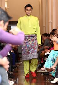 Rizman ruzaini is a well known high end fashion house and extremely popular in dressing celebrities especially in local entertainment and fashion industry. Fashion Show Raya 5 Stars Ii Rizman Ruzaini