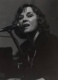 Dee Moeller's Instagram, Twitter & Facebook