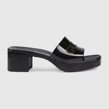 The jelly shoe is the summer sandal, a perfectly versatile finishing touch, both for casual and dressy fits. Women S Rubber Slide Sandal In Black Rubber Gucci Us