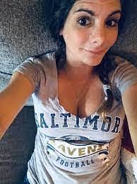 Jennifer Henline's Instagram, Twitter & Facebook