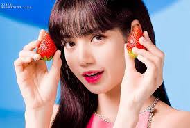 Lisa Strawberry's Instagram, Twitter & Facebook