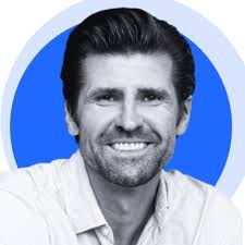 Du bist nicht Elon Musk. Und du bist auch nicht Johannes Kliesch. 🥴 Und  das ist auch gut so. Was nicht gut ist? 1:1 das Auftreten, den Tagesablauf  oder die Unternehmenskultur anderer