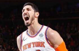 Nba´de oynanan maçta milli temsilcimiz ersan i̇lyasova, fetö üyesi enes kanter´i yaptığı blokla rezil ederek yere serdi. Enes Kanter Calls Out Nba Europe Account Eurohoops