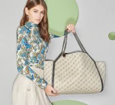 Featuring expensive handbag brands, most expensive bag in the world, popular ladies purse brands, luxury handbag brands list, best brands for handbags. Darveys International Luxury Designers In India 100 Authentic And Trusted Online Store