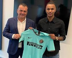 Valentino lando lazaro (born 24 march 1996) is an austrian professional footballer who plays as a right midfielder for borussia mönchengladbach, on loan from inter milan, and the austria national team. Lazaro I Want To Give Everything For Austria Even If I Have To Return To Inter Exhausted