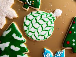 You see the tree in the left corner, that is where i was coming from when creating this let the icing dry and then use the piece for decoration. A Royal Icing Tutorial Decorate Christmas Cookies Like A Boss Serious Eats