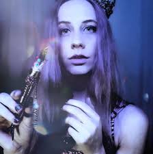 What puts the Commander 2017 card onto the battlefield?