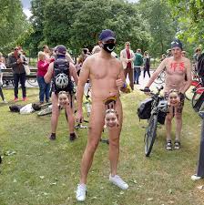 全裸で自転車に乗ってロンドンの街を徘徊『ワールド・ネイキッド・バイク・ライド 2019 (World Naked Bike Ride (WNBR))』  - ロンドンのテムズでズンドコレボリューション