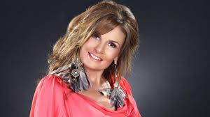 آن الأوان لتكشف الفنانة يسرا عن بعض من كواليس حياتها الشخصية، رفقة زوجها خالد سليم، الذي تزوجته قبل 20 عاماً، رغم أنهما يعرفان بعضهما منذ أن كانا في السابعة من عمرهما. ÙÙŠ Ø¹ÙŠØ¯ Ù…ÙŠÙ„Ø§Ø¯ ÙŠØ³Ø±Ø§ Ø®Ø¨Ø§ÙŠØ§ Ù‚ØµØ© Ø­Ø¨Ù‡Ø§ Ù…Ø¹ Ø²ÙˆØ¬Ù‡Ø§ ÙˆØ³Ø± Ø§Ù…ØªÙ†Ø§Ø¹Ù‡Ø§ Ø¹Ù† Ø§Ù„Ø¥Ù†Ø¬Ø§Ø¨ Ù…Ø¬Ù„Ø© Ù‡ÙŠ