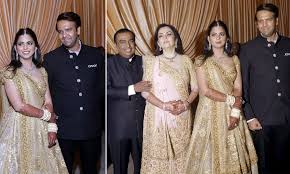 The ambani's palatial residence antilia currently decked up with beautiful flowers and light arrangements. Isha Ambani Daughter Of India S Richest Man S Wedding Continues With Another Reception Daily Mail Online