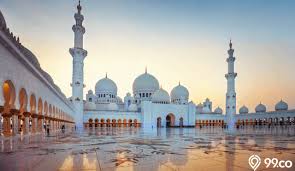 Umat muslim semuanya menunaikan solat sambil berpandu ke arah kiblat iaitu kaabah. 13 Masjid Terbesar Di Dunia Indonesia Masuk Urutan Ke Berapa