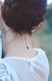 Si l'idée d'un tatouage nuque vous titille depuis quelque temps et que vous. Star Tattoos On Tumblr Tatouage Nuque Tatouage Etoile Petit Tatouage