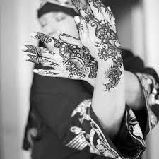 Ink bar in germany founded by sã¼leyman cihangir, in 2010 has done numerous works on both germans and americans. Hire Crescent Moon Henna Henna Tattoo Artist In Chicago Illinois