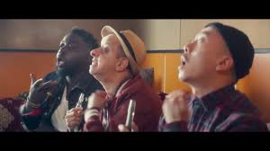 Dix ans plus tard, alors que tout va pour le mieux pour sami qui termine brillamment ses. Bande Annonce Neuilly Sa Mere Sa Mere Youtube