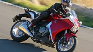 This cluster helps showcasing actual fuel consumption and estimates distance for empty fuel tank. Honda Vfr 1200 F Aber Warum Hast Du So Einen Dicken Auspuff Motor Faz