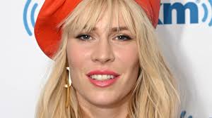 Risk taker, daily scribbler, heart searcher, art maker, limit breaker, big sister, body shaker. Natasha Bedingfield Im Sm Look Promiflash De