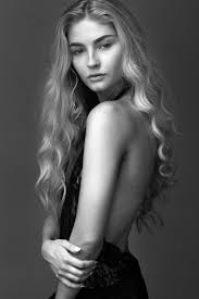 How I Shot It A One Light Beauty Setup In A Diy Studio Model Poses Photography Studio Portrait Photography Studio Photography Poses