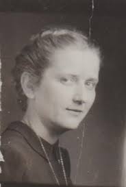 THIS IS MY AUNT LOLA'S 6TH GRADE TEACHER, MISS BARTON. MY AUNT GRADUATED  8TH GRADE IN MAY 16 1947. SO THIS WAS ABOUT 45 OR SO. DOES ANYONE REMEMBER  HER? DON'T KNOW