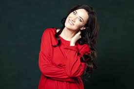 Соломі́я в'ячесла́вівна вітві́цька — українська телеведуча, журналіст, ведуча тсн на телеканалі 1+1. Biografiya Solomiyi Vitvickoyi Jti Po Zhittyu Treba Z Posmishkoyu