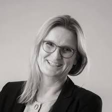 Et fantastisk lærerikt år med Ledelsesprogrammet på Norges Handelshøyskole  (NHH) ble i dag markert med en aldri så liten feiring 🎉 En spesiell takk  til Monica Rydland som med raushet, klokskap og… |