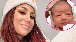 Chelsea houska was introduced to the world on teen mom 2, when she had her first daughter aubree. Chelsea Houska Is Trying To Embrace 3 Week Postpartum Body Pic