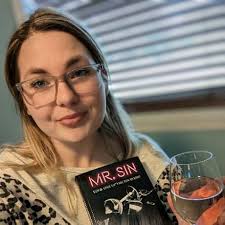 Amazon.com: The Faking Pact: A Sweet Second Chance Romance (Knitting Club  Gals Book 3) eBook : Li, Ginger: Tienda Kindle