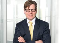 He intends to terminate his contract with comdirect bank ag ahead of schedule at the end of this year and to transfer to commerzbank ag as a in this function, arno walter would also be responsible for the integration project of the planned merger of comdirect bank ag with commerzbank ag. Comdirect Chef War In Ubernahmeplane Nicht Eingeweiht Markte 30 10 2019 Fonds Professionell