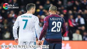 ^ a lire cette semaine dans france football : Kylian Mbappe Tak Sebanding Dengan Cristiano Ronaldo Cristiano Ronaldo Ronaldo Psg