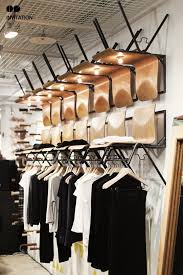 Ennyire Nem Art A Boltodnak A Hasznalt Uzletberendezes Interieurs De Magasins Interieur De Magasin De Vetements Interieur Boutique