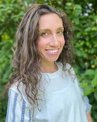 Becky Reed's Instagram, Twitter & Facebook