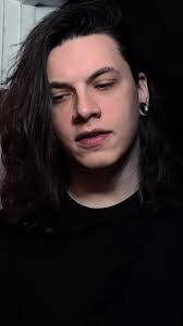 Veronica Mclean's Instagram, Twitter & Facebook