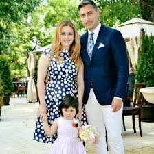 She is the host of tonomatul dp2 on tvr2. Alina Sorescu Si Alexandru Ciucu Vorbesc Despre DivorÈ› Intr O Familie Trebuie SÄƒ Fie Un Echilibru