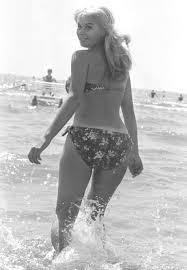 Tell us why you have a crush on her refresh this page to see the crushers increase after you like or vote. Marisa Allasio Wonder Woman