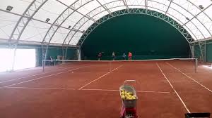 Sportul incepe cu tenis de camp in care va trebui sa te misti destul de bine in cazul in care vrei sa faci o treaba cat mai buna, sa castigi din ce in ce mai multe seturi de tenis pe terenul de iarba sau de pamant creat de miniclip. A C S Tenis Sense Roman Home Facebook