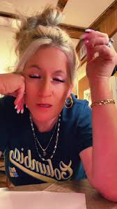 🫧OfficialWhitegurlswag🫧 (@officialwhitegurlswag)’s video of girl with  blue jeans and white belt