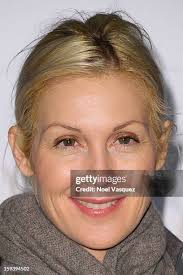 166 Lovegold Celebrates 2013 Golden Globe Nominee Julianne Moore Stock  Photos, High-Res Pictures, and Images