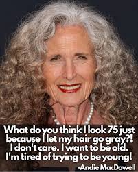 Andie MacDowell 67, is aging gracefully. Love that for her! 🥰