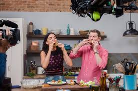 Bobby Flay Retorna Ao Food Network Em Sua Setima Temporada De Brunch Com Bobby