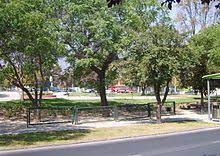 Baja densidad poblacional y abundante arborización. La Reina Wikipedia La Enciclopedia Libre