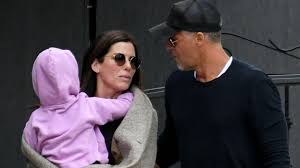 Sandra Bullock se retira del cine temporalmente para cuidar a sus dos hijos