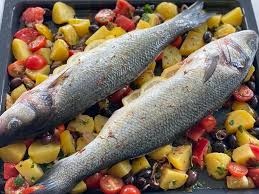 Julie Andrieu Profil Officiel On Instagram Comme Une Envie De Provence Avec Mon Bar Au Four Pommes De Terre Et Tomates Quelque Peu Inspire In 2020 Umami Fish Food