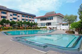 Grand sovia termasuk hotel bintang 3 dengan harga terjangkau yang lokasinya strategis banget, yaitu tepat di seberang stasiun ka bandung. Hotel Bandung Permai Jember Jember Updated 2021 Prices
