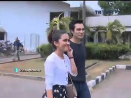 23 tahun (2017) asal : Baim Wong Akan Menikah Dengan Elfira Loy Akhir Tahun Ini Youtube