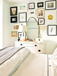 A geometric optical art mural adds interest to the wall in the guest room. Eclectic Bedroom Gallery Wall In Front Of A White Wall And Simple Bedding For A Focal Statement Eclectic Bedroom Bedroom Design Home Decor